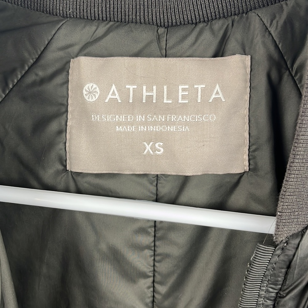 Athleta Small Summit Primaloft Shell Xs - image 4
